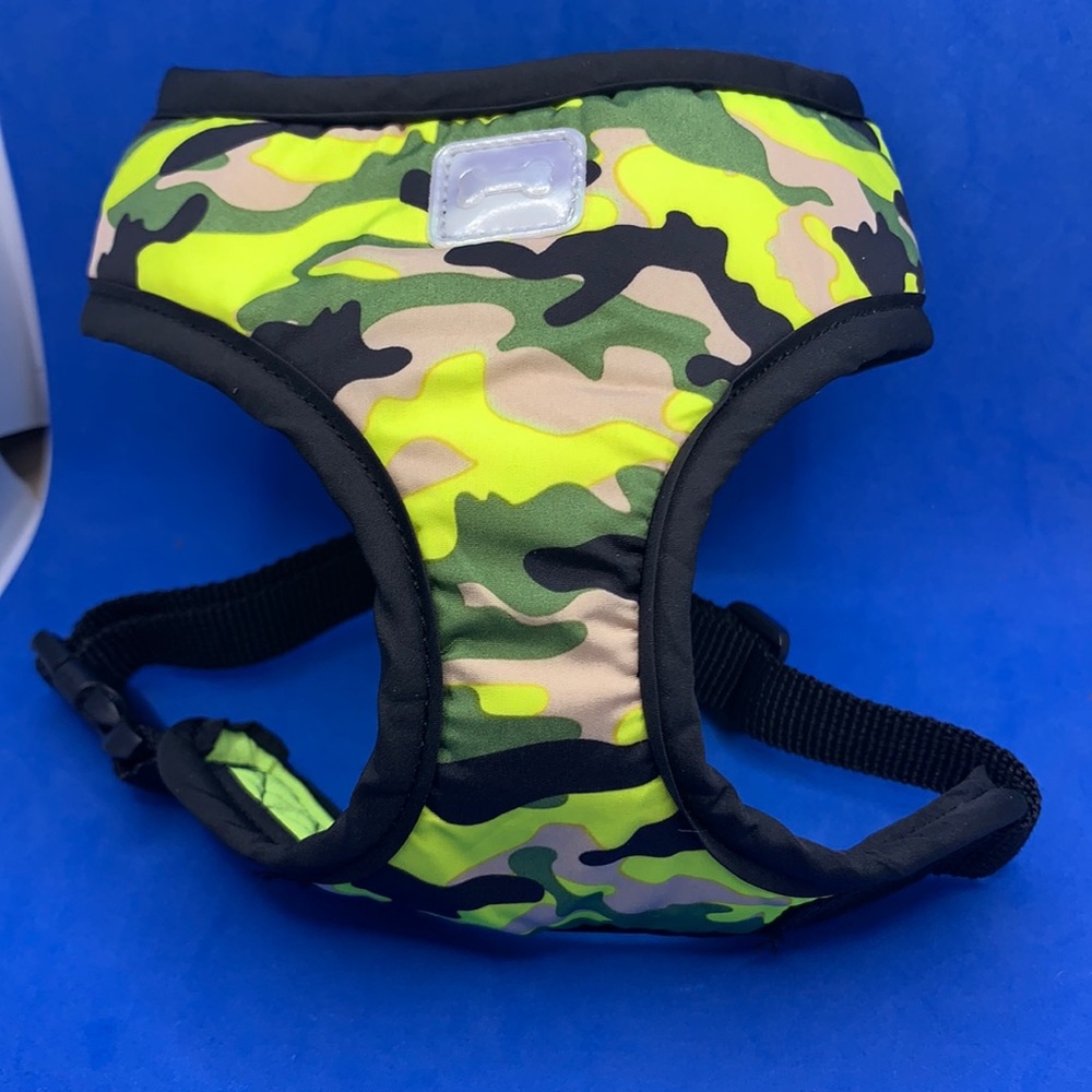 Neon‎ Camo 💚 ❤️ 🐶 T-Strap harness. XS fur-baby love 🐶 will be the coolest!